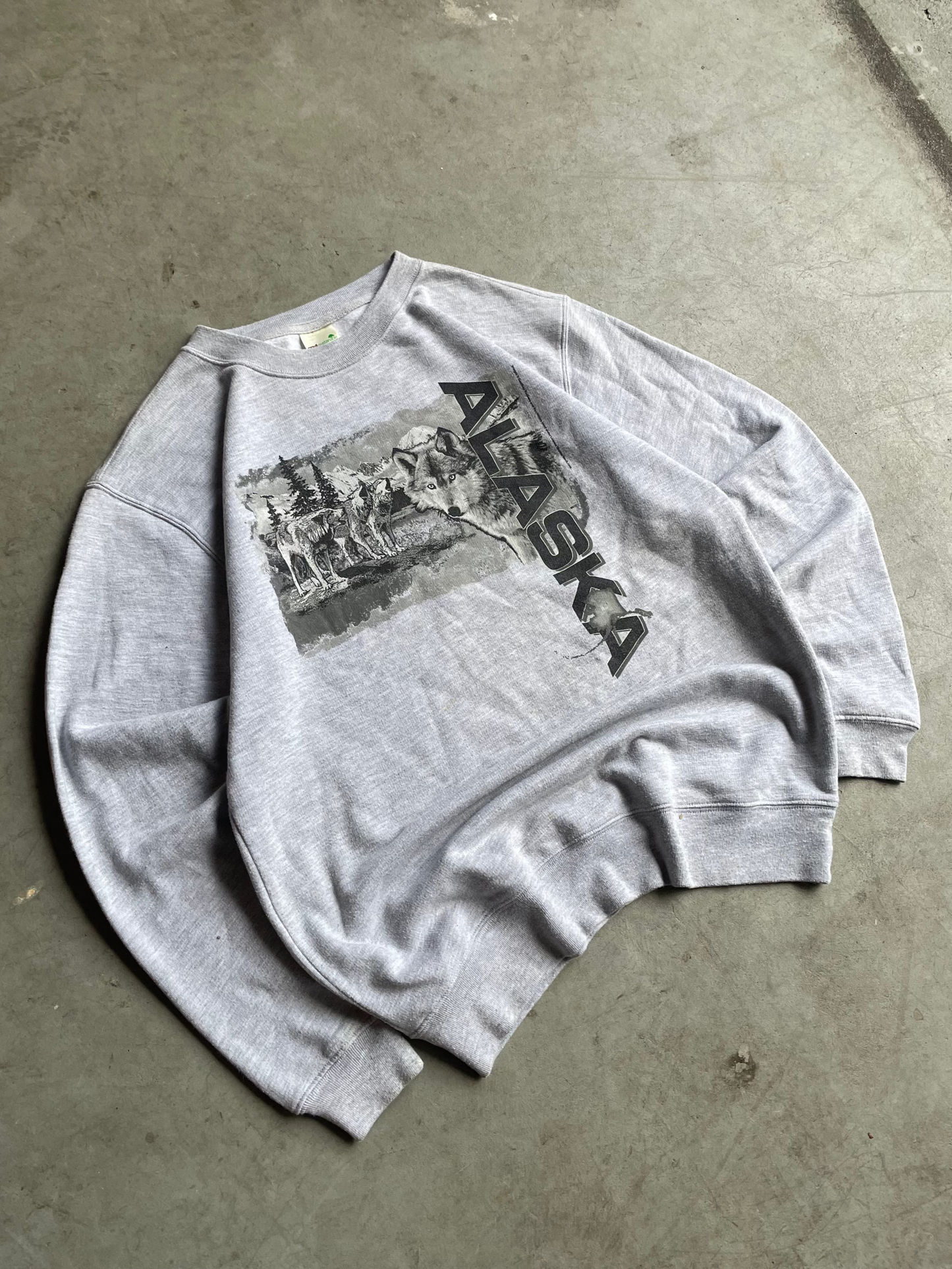 1990's Alaska Wolf Sweatshirt